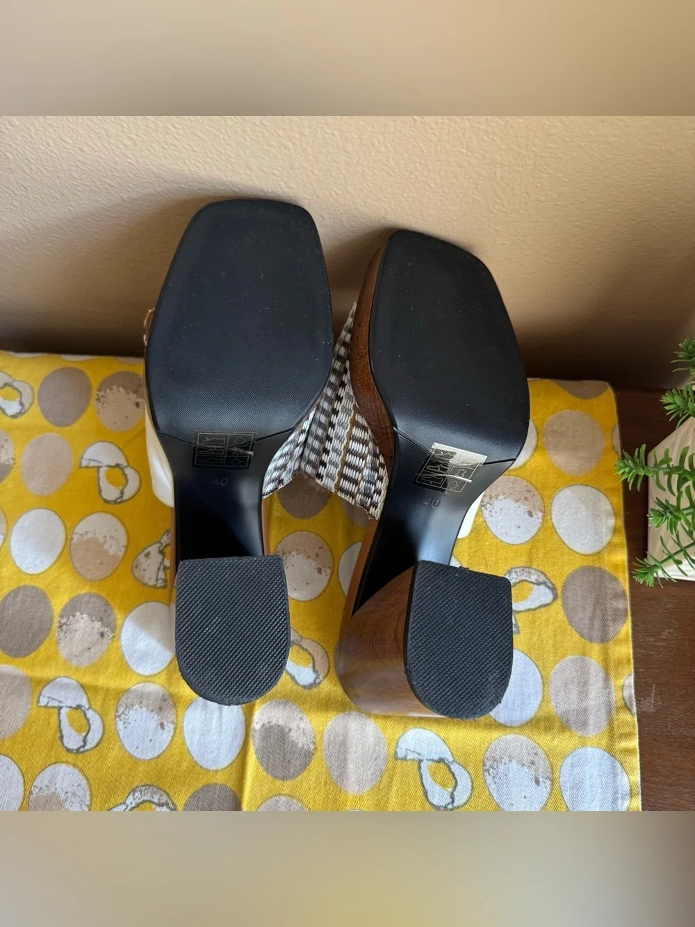 Noa Harmon platform heels with buckle size 40